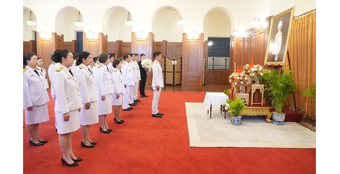 ธอส. ถวายสักการะเบื้องหน้าพระรูปและลงนามถวายความอาลัย สมเด็จพระเจ้าลูกเธอ เจ้าฟ้าพัชรกิติยาภา นเรนทิราเทพยวดี กรมหลวงราชสาริณีสิริพัชร มหาวัชรราชธิดา